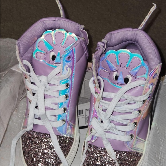 Brand New Dino shoes in the box - Picture 2 of 2